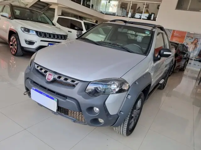 Carro Fiat Strada 2018 Adventure 1.8 16V (Flex) (Cabine Estendida)