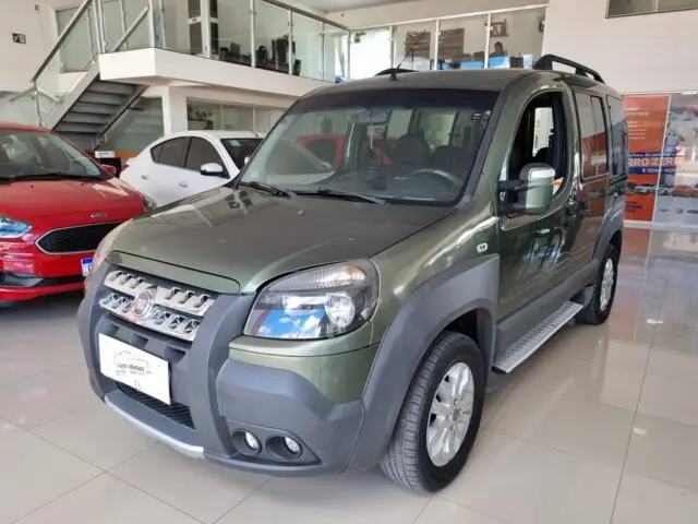 Carro Fiat Doblò 2014 Adventure 1.8