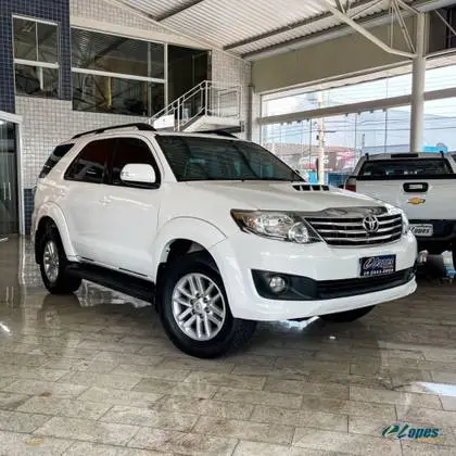 Carro Toyota Hilux SW4 2013 SRV 3.0 TDI 4X4 (5 Lugares)