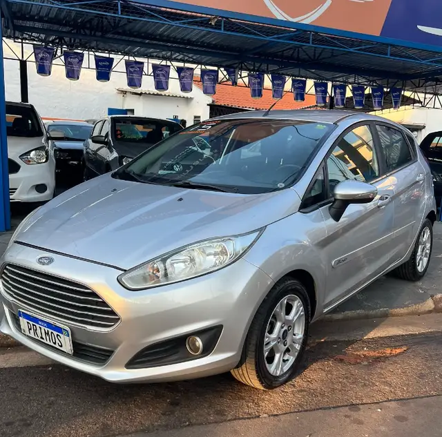 Carro Ford Fiesta Hatch 2015 1.6 (Flex)