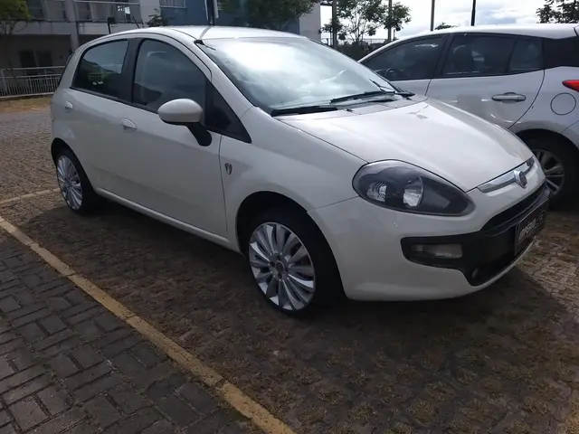 Carro Fiat Punto 2015 Attractive 1.4 (Flex)