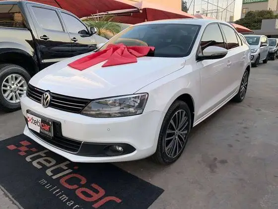Carro Volkswagen Jetta 2013 2.0 TSI Highline DSG