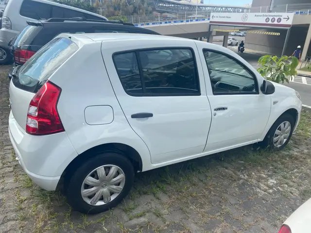 Carro Renault Sandero 2013 Authentique 1.0 16V (flex)