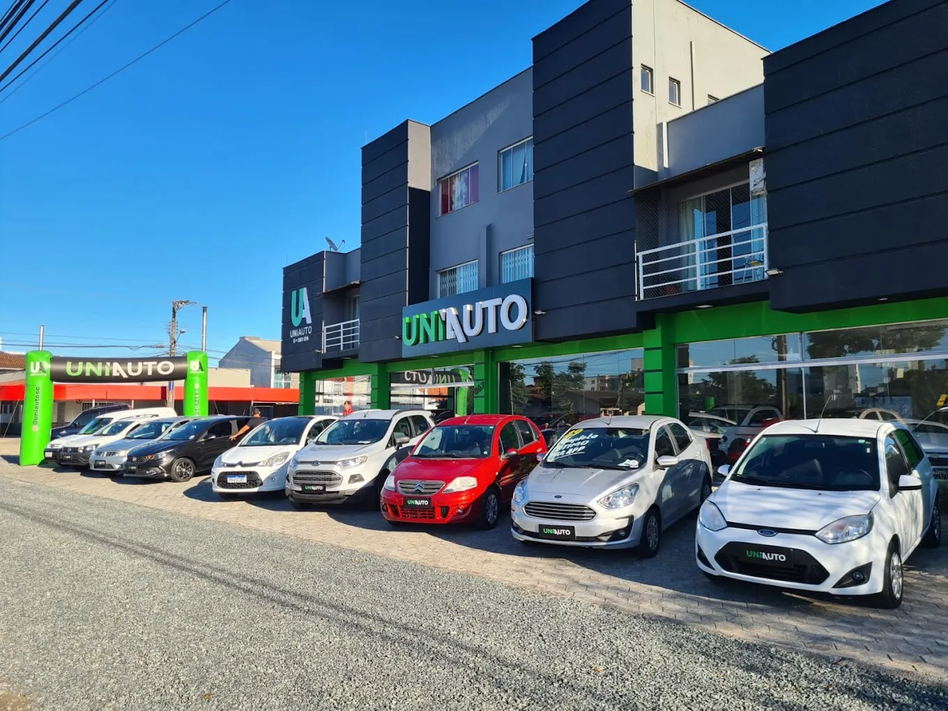 Fachada da loja Veículos à venda em UNIAUTO VEICULOS - Joinville - SC | Mobiauto