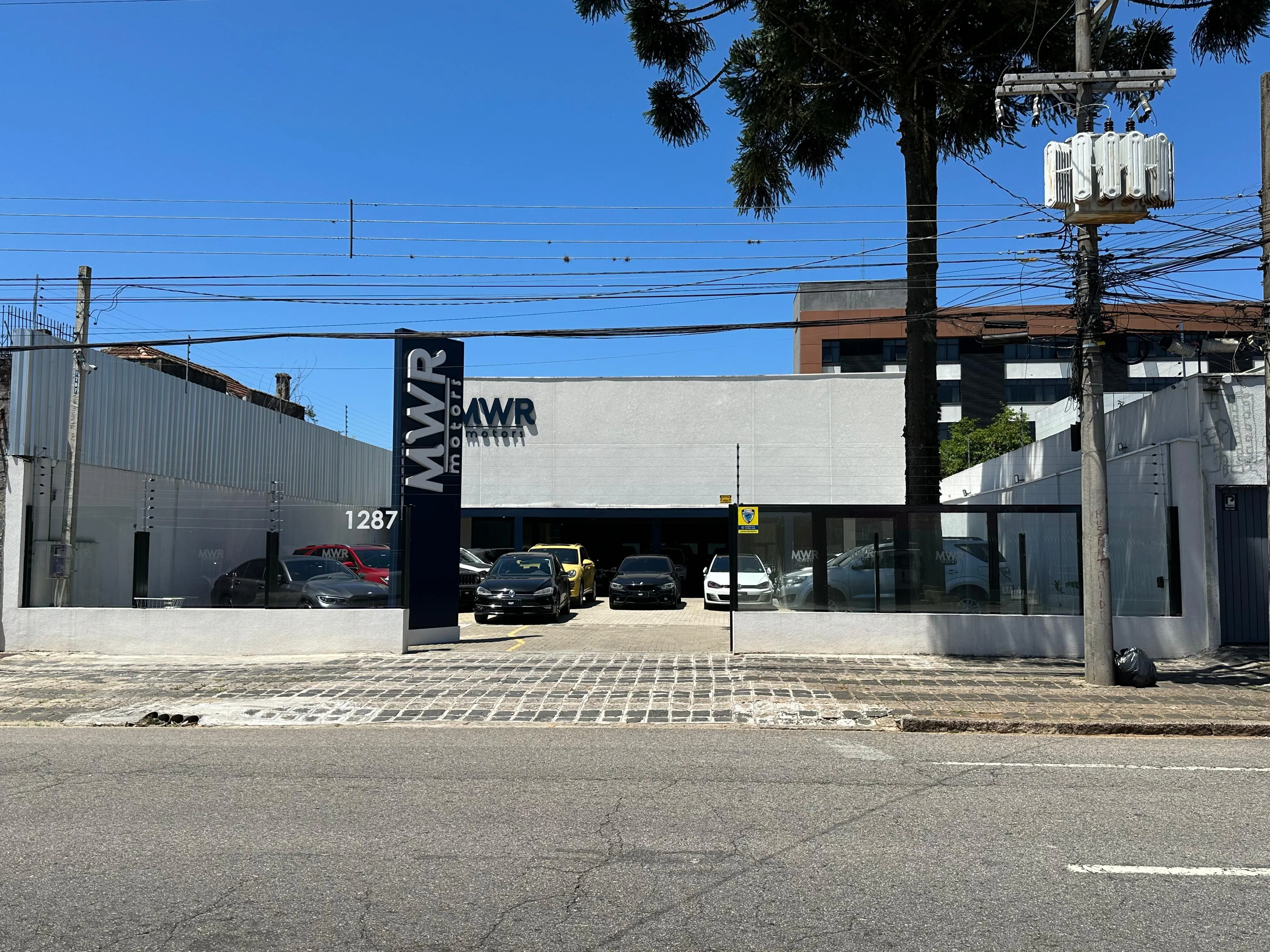 Fachada da loja MWR MOTORS - Curitiba - PR