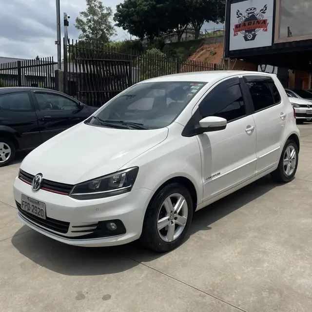 Carro Volkswagen Fox 2015 Comfortline 1.6 MSI (Flex)