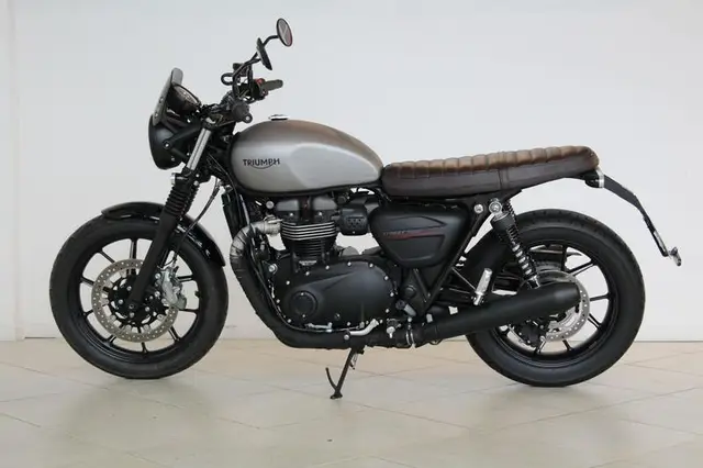 Carro Triumph Street Twin 2020 1200