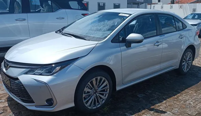 Sedan médio recebeu retoques visuais, novos equipamentos de série e soluções de motorização para ficar ainda mais econômico