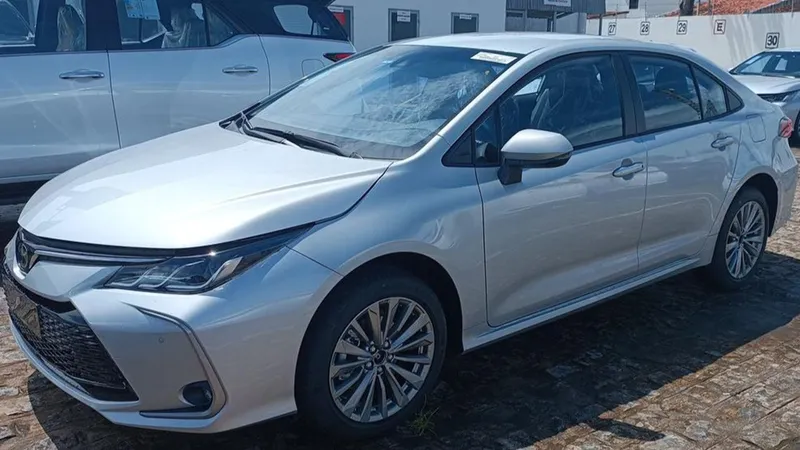 Toyota Corolla 2024: preços, itens de série e diferenças entre as versões