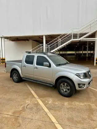 Carro Nissan Frontier 2014 2.5 TD CD 4x4 SV Attack