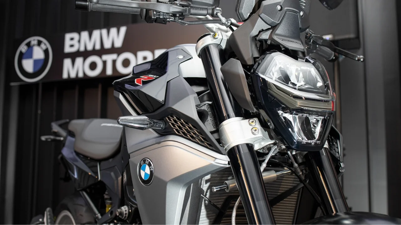 BMW F 900 R Sport