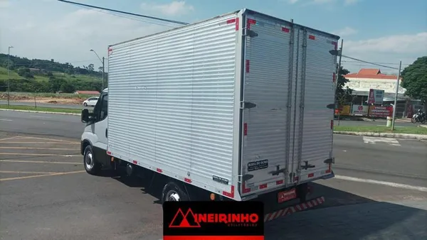 Van semi nova best sale olx