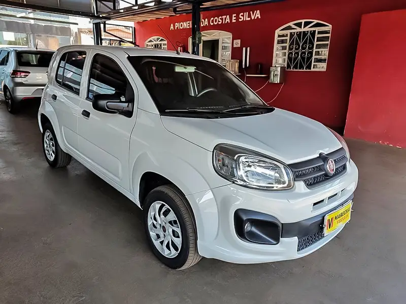 Fiat Uno Attractive 1.0 (Flex) 4p