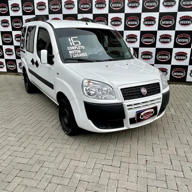 Carro Fiat Doblò 2016 Essence 1.8 5L (Flex)