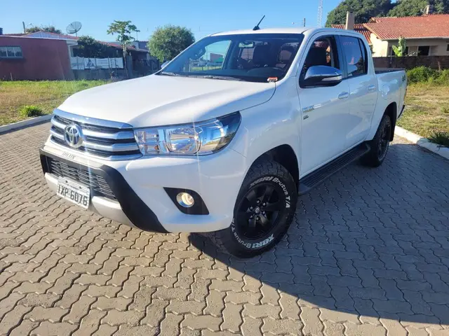 Carro Toyota Hilux Cabine Dupla 2017 Hilux 2.7 SRV CD 4x4 (Flex) (Aut)
