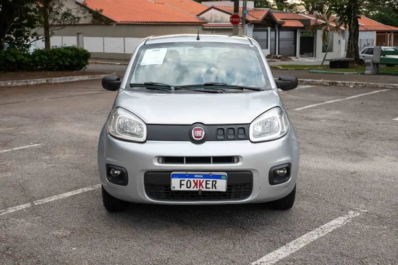 Fiat Uno Attractive 1.0 (Flex) 4p