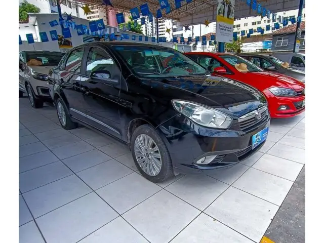 Carro Fiat Grand Siena 2014 Essence 1.6 16V (Flex)