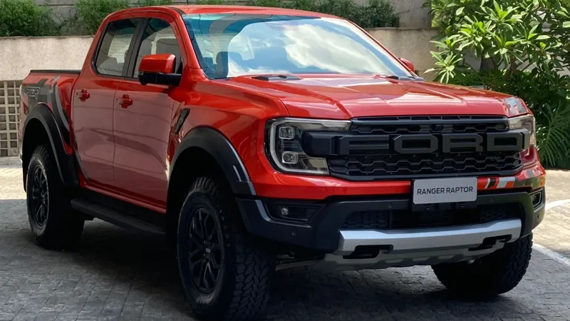 Ford Ranger Raptor chega a R$ 450.000 com pés no peito da Hilux GR-Sport
