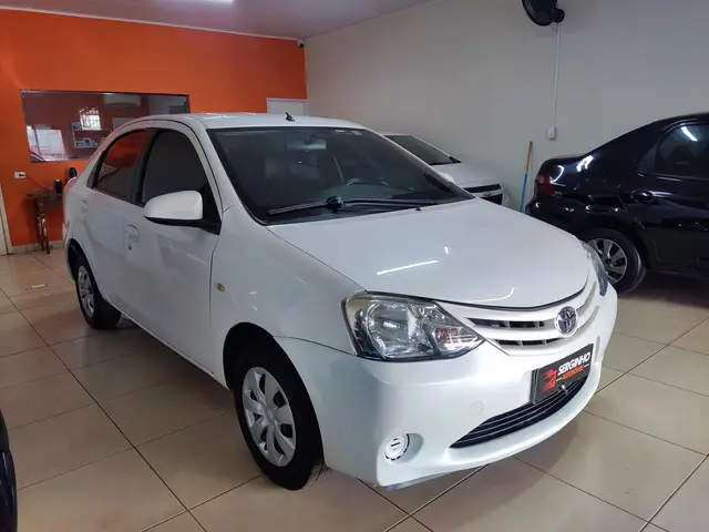 Carro Toyota Etios Sedan 2016 XS 1.5 (Flex)