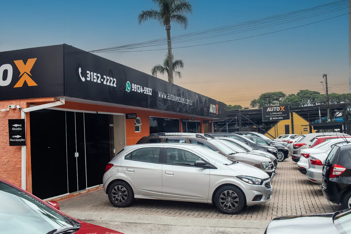 Fachada da loja Veículos à venda em Auto X Pinheirinho - Curitiba - PR | Mobiauto