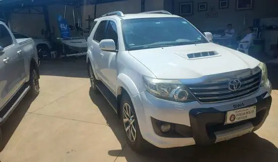 Carro Toyota SW4 2015 Hilux  3.0 TDI 4x4 SRV 5L