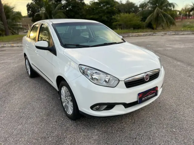 Carro Fiat Grand Siena 2015 Essence 1.6 16V (Flex)