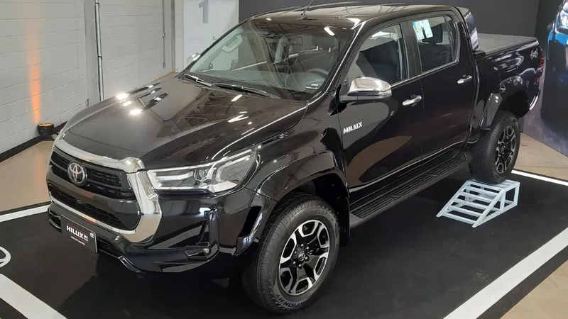 Toyota Hilux SRX Plus 2024: o que ela tem de igual e diferente da GR-Sport?