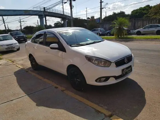 Carro Fiat Grand Siena 2018 Evo Attractive 1.4 8V (Flex)