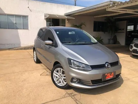 Carro Volkswagen Fox 2016 1.6 16v MSI Highline I-Motion (Flex)