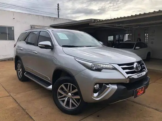 Carro Toyota SW4 2017 2.8 TDI SRX 5L 4x4 (Aut)