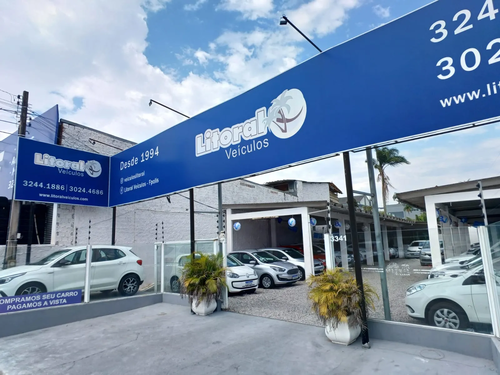 Fachada da loja Litoral Veículos - Florianópolis - SC
