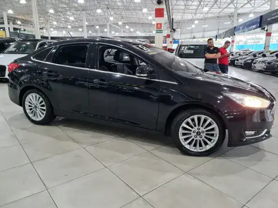 Ford Focus Sedan Titanium 2.0 PowerShift