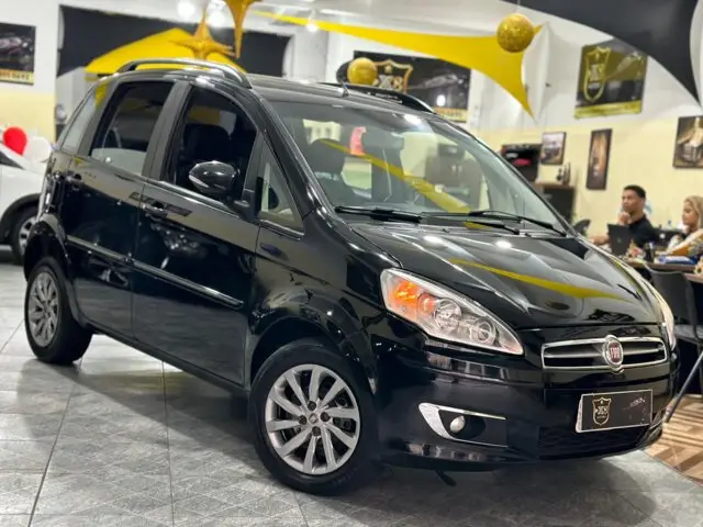 Carro Fiat Idea 2014 Attractive 1.4 8V (Flex)