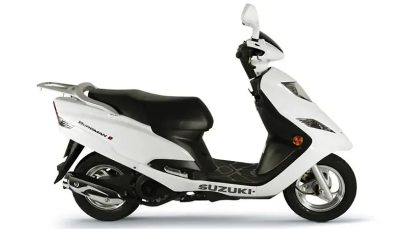 Suzuki Burgman 125: o que saber antes de comprar essa scooter 
