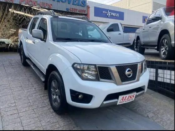 Carro Nissan Frontier 2014 2.5 TD CD 4x2 SV Attack