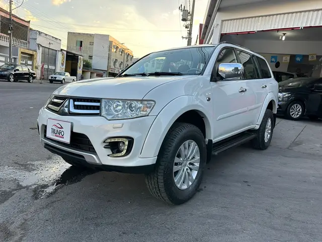 Carro Mitsubishi Pajero Dakar 2014 3.2 HPE 4WD (aut)