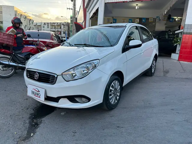 Carro Fiat Grand Siena 2018 Attractive 1.0 (Flex)
