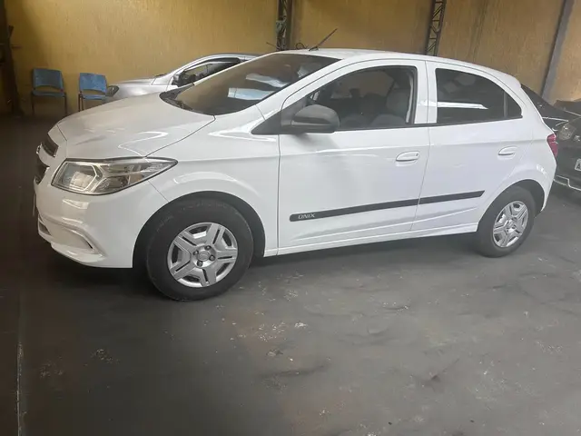 Carro Chevrolet Onix 2016 1.0 LT SPE/4