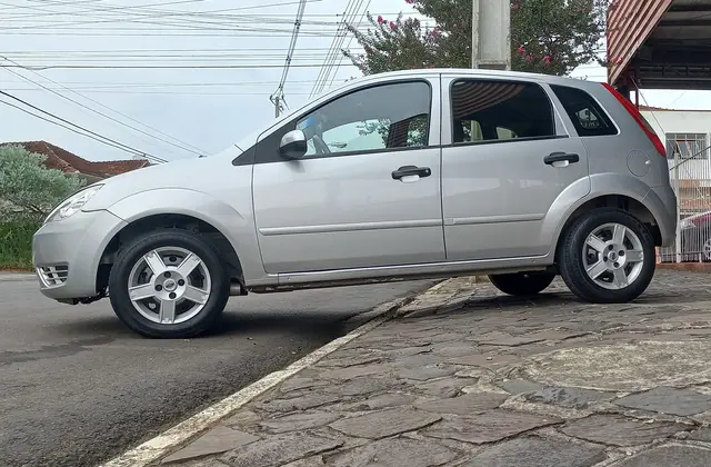 Carro Ford Fiesta Hatch 2005 1.0