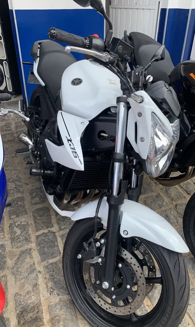 Carro Yamaha XJ6 N 2012 XJ6 N 600