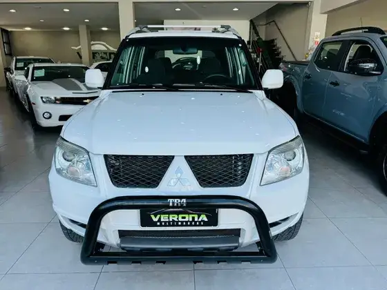 Carro Mitsubishi Pajero TR4 2015 2.0 16V 4x2 (Flex)