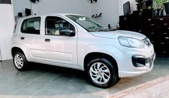Carro Fiat Uno 2019 Attractive 1.0 8V (Flex) 4p