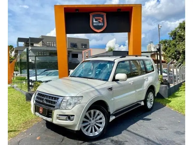 Carro Mitsubishi Pajero Full 2016 3.2 DI-D 5D HPE 4WD
