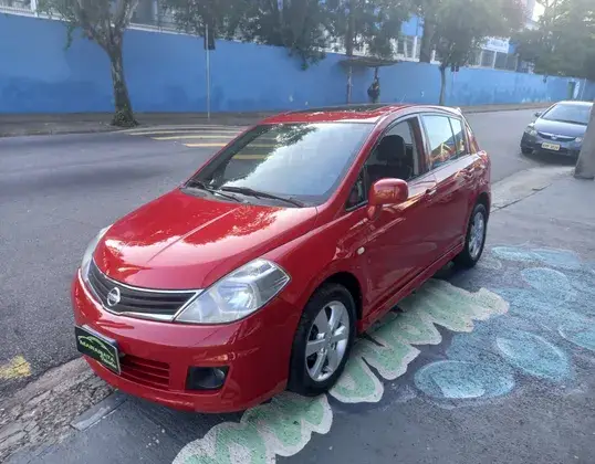 Nissan Tiida Sedan 1.8 16V (Flex)