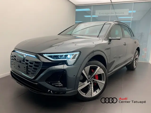 Carro Audi Q8 e-tron 2024 Launch Edition
