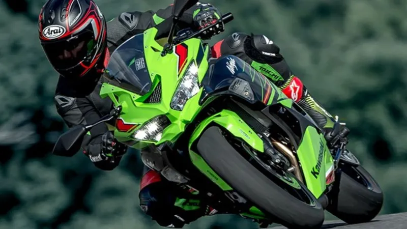 Kawasaki Ninja ZX-4R 2024 chega ao Brasil com 0 a 100 km/h em 3,2 segundos