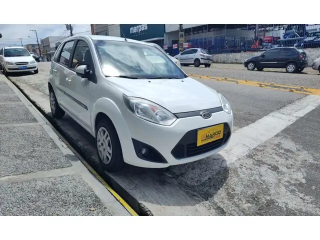 Carro Ford Fiesta Hatch 2014 SE Plus 1.0 RoCam (Flex)