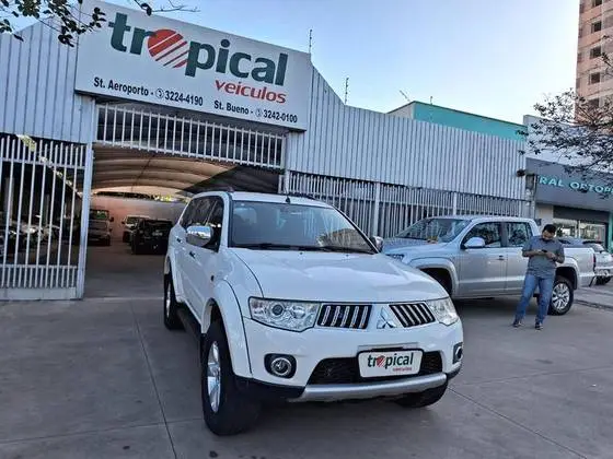 Carro Mitsubishi Pajero Dakar 2013 3.2 HPE 4WD (aut)