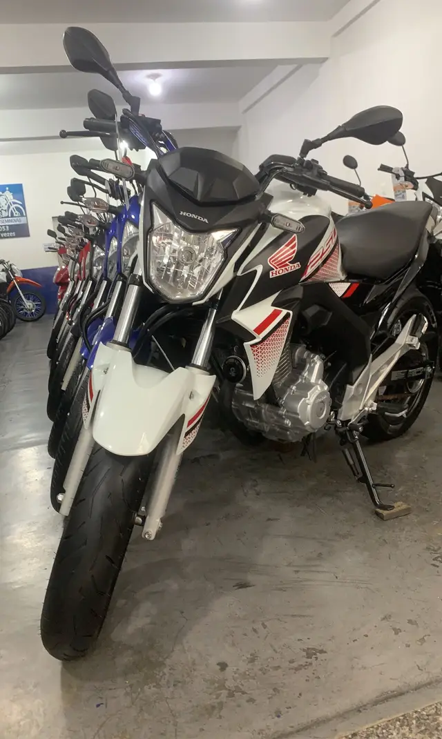 Carro Honda CB 250F Twister 2022 (CBS)