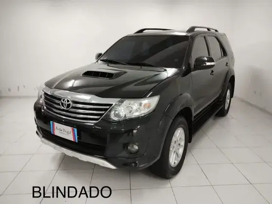 Carro Toyota Hilux SW4 2014 3.0 TDI 4x4 SRV 7L
